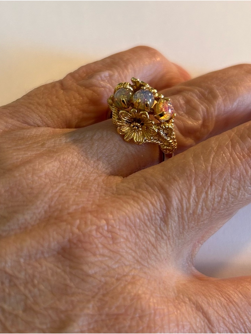 Avon 1970’s Vintage Gold Floral Ring with Pink Opalescent Cabochons - Picture 6 of 8